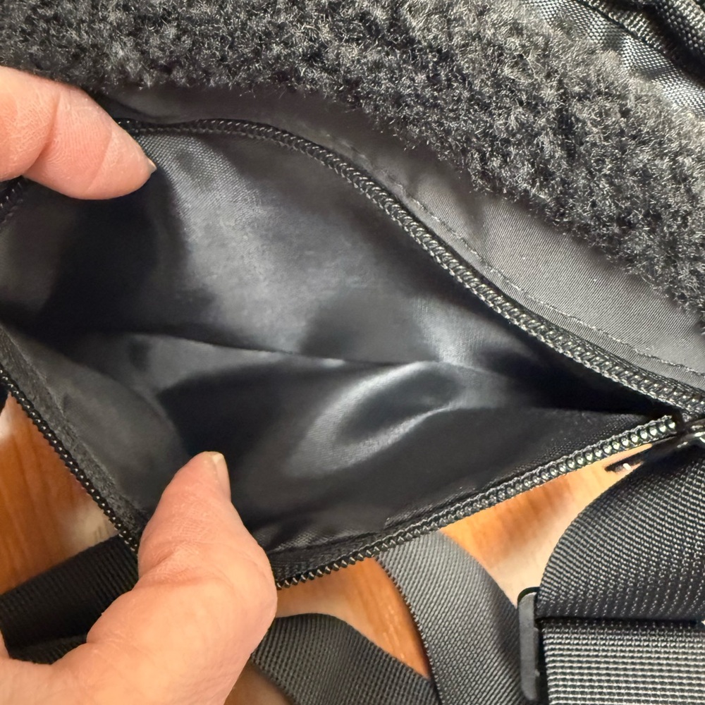 Black Sherpa Sling Bag - Picture 5 of 5